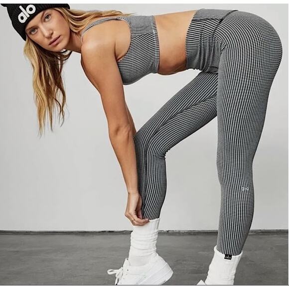 Alo Yoga's High-Waist Micro Houndstooth Leggings Black White Medium - Picture 1 of 6